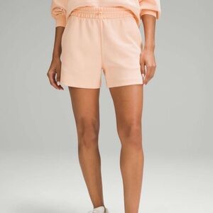 NWOT Lululemon Softstreme High-Rise Short 4" Peach Bellini Sz 6